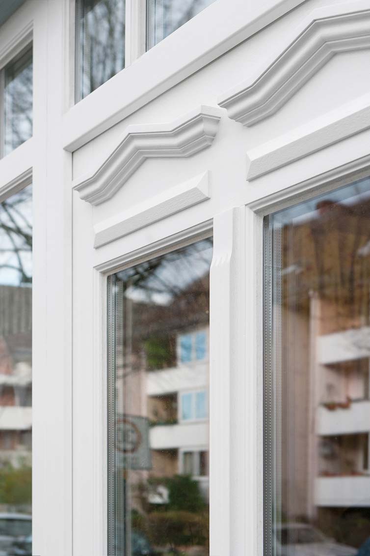 Zierelemente bei Holzfenstern