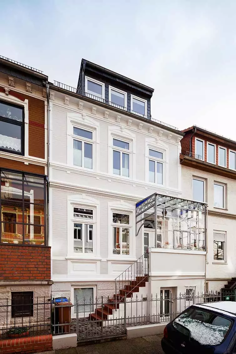 Altbautür und Fenster, Bremen Neustadt, Fassade