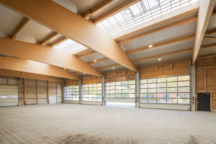 Gewerbehalle aus Holz, Innenansicht
