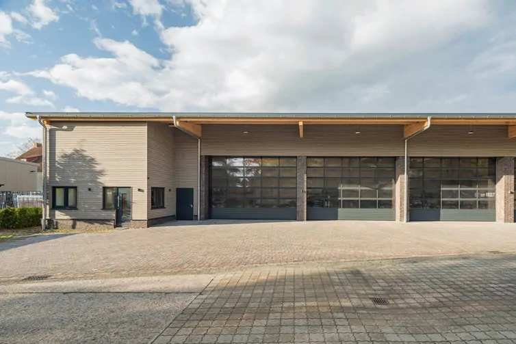 Gewerbehalle aus Holz