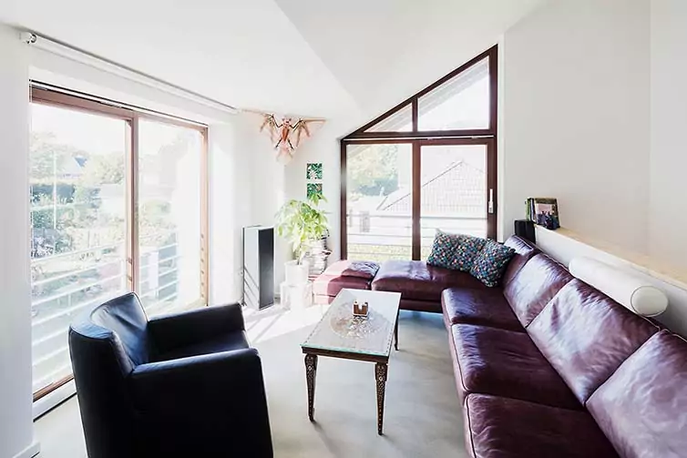 Holzhaus Bremen, Moderne Holzfenster mit schmalen Profilen