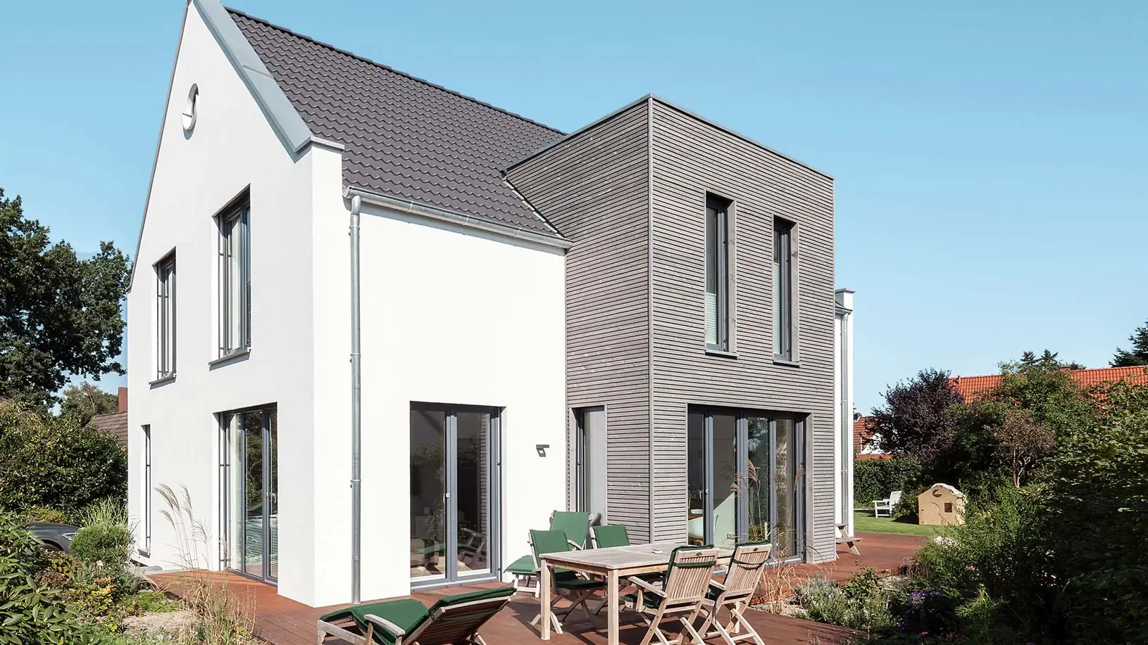 Einfamilienhaus aus Holz mit Holz-Putzfassade
